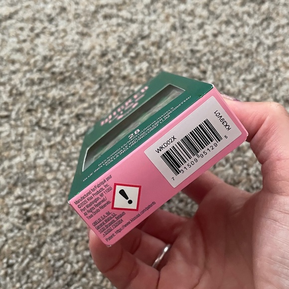 Kiss Wicked Green Nail Set - Picture 2 of 2